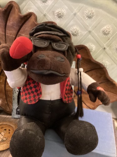 Gorilla phone hat - braids, vest